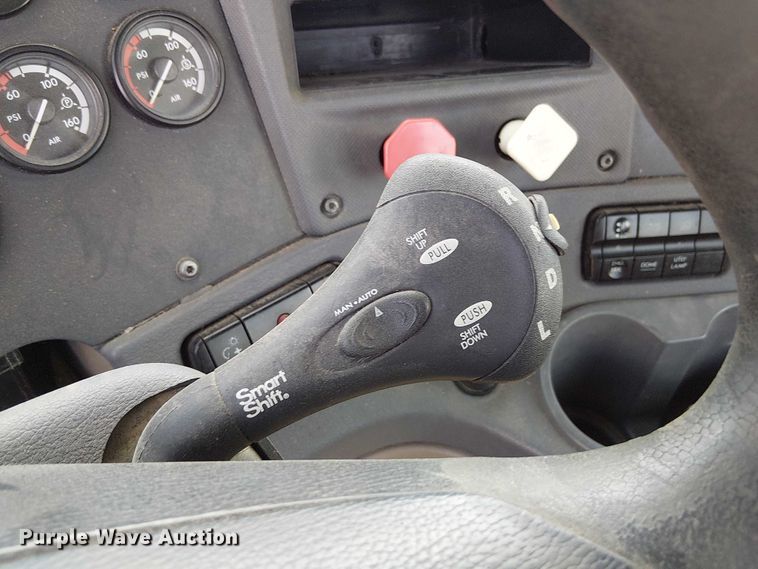 image for item DU3634 2012 Freightliner Cascadia semi truck