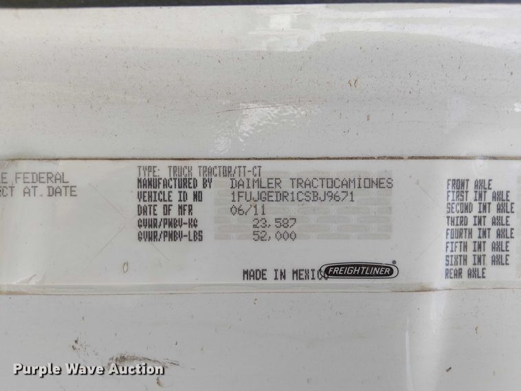 image for item DU3634 2012 Freightliner Cascadia semi truck