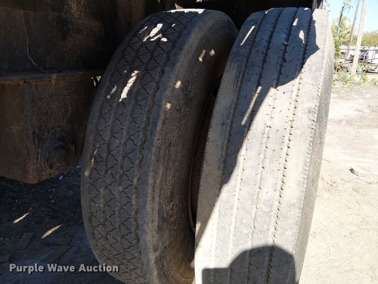 image for item DU3646 1986 Transcraft TL100K-48 flatbed trailer