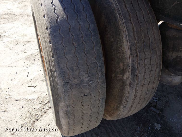 image for item DU3646 1986 Transcraft TL100K-48 flatbed trailer