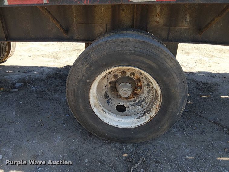 image for item DU3646 1986 Transcraft TL100K-48 flatbed trailer