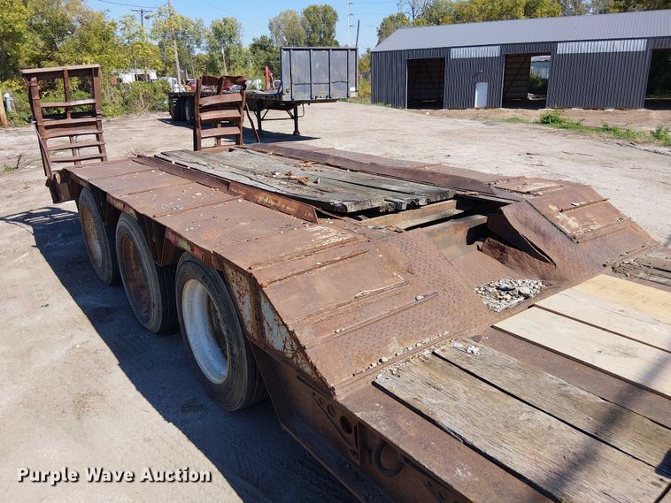image for item DU3647 2003 Lowboy drop deck equipment trailer