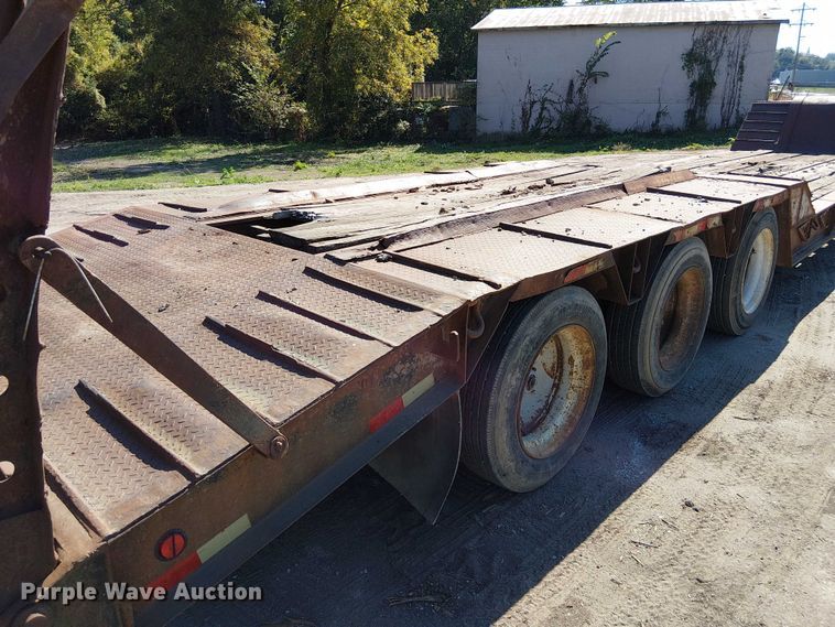 image for item DU3647 2003 Lowboy drop deck equipment trailer