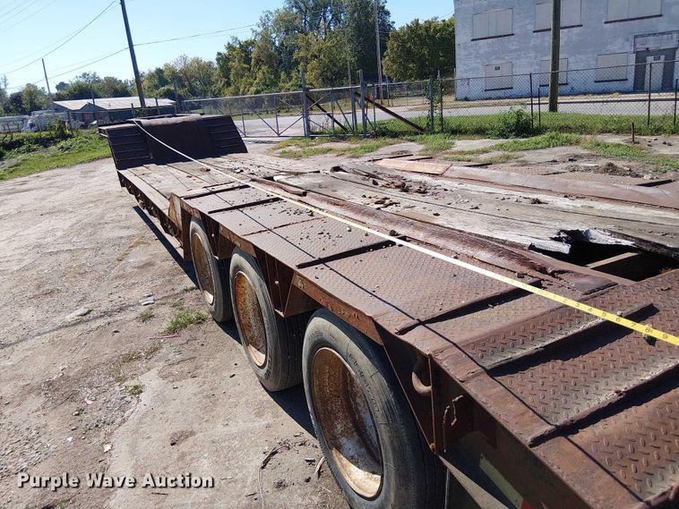 image for item DU3647 2003 Lowboy drop deck equipment trailer