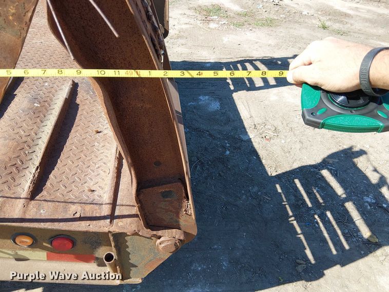 image for item DU3647 2003 Lowboy drop deck equipment trailer