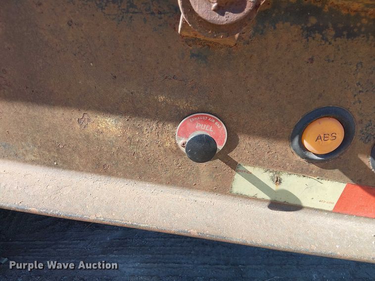 image for item DU3647 2003 Lowboy drop deck equipment trailer