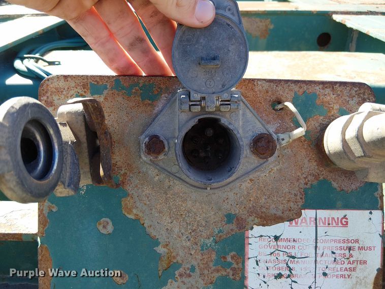 image for item DU3653 2002 Chassis King container trailer