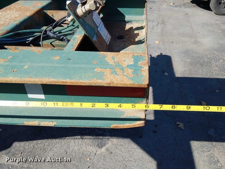 image for item DU3653 2002 Chassis King container trailer