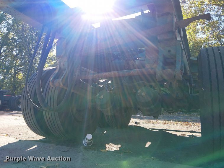 image for item DU3653 2002 Chassis King container trailer