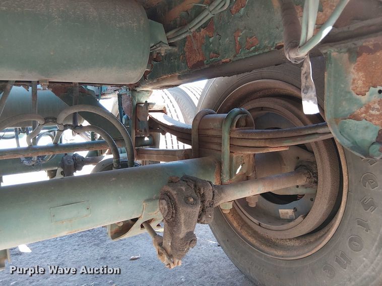 image for item DU3653 2002 Chassis King container trailer