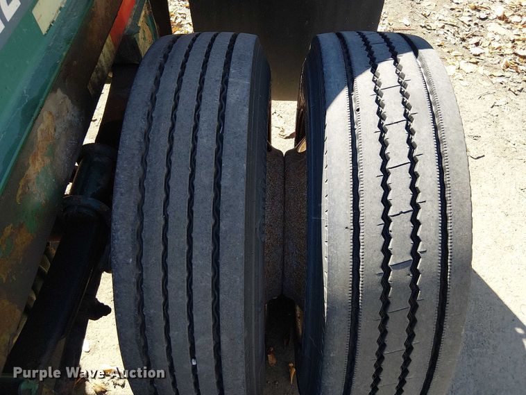 image for item DU3653 2002 Chassis King container trailer