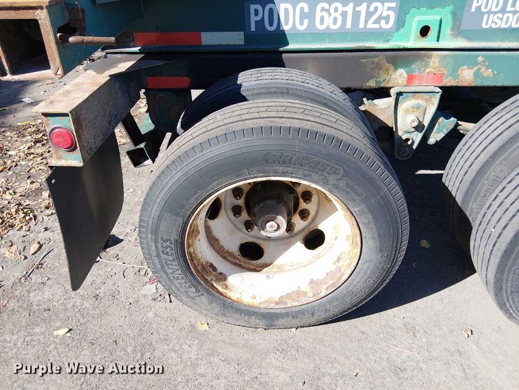 image for item DU3653 2002 Chassis King container trailer