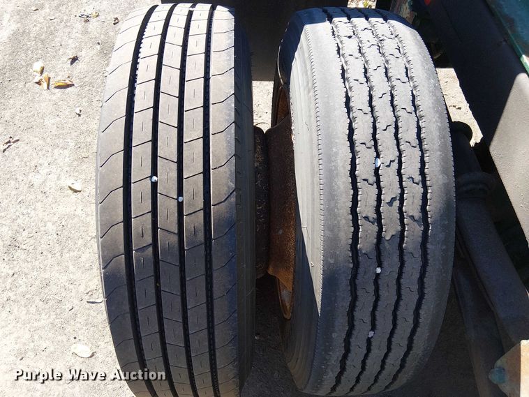 image for item DU3653 2002 Chassis King container trailer