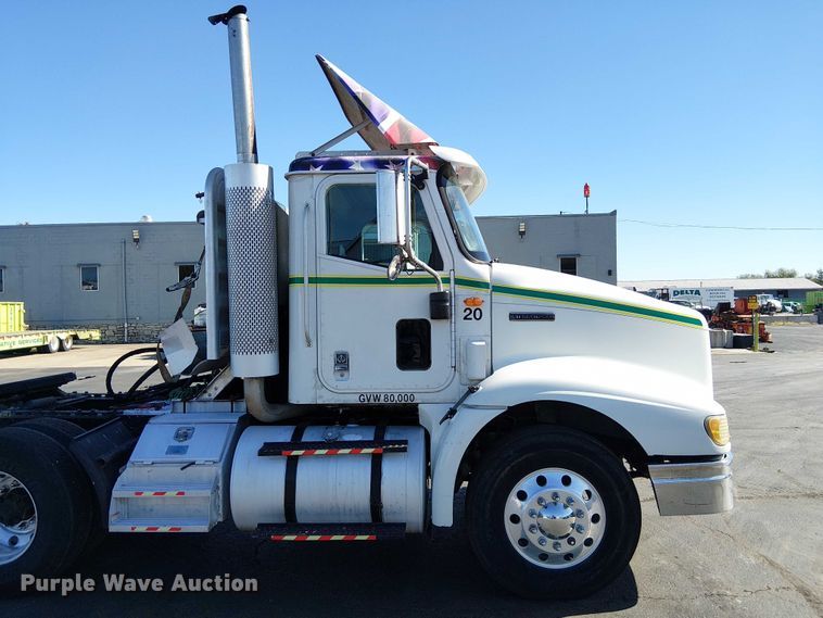 image for item DU3660 2001 International 9100i semi truck