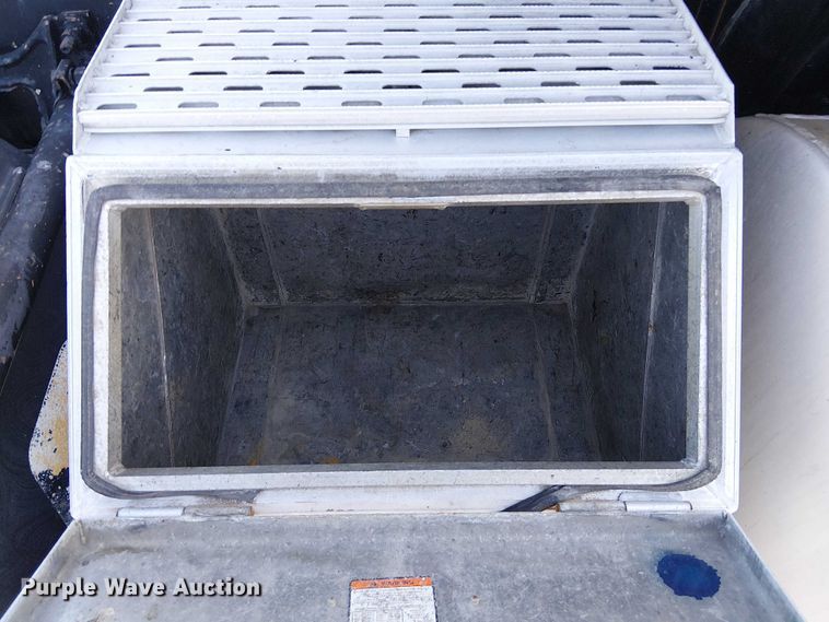 image for item DU3660 2001 International 9100i semi truck