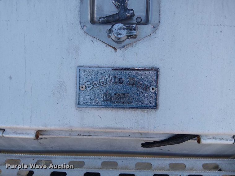 image for item DU3660 2001 International 9100i semi truck