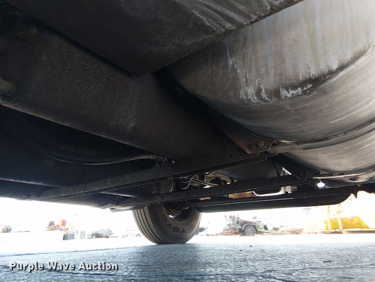 image for item DU3660 2001 International 9100i semi truck