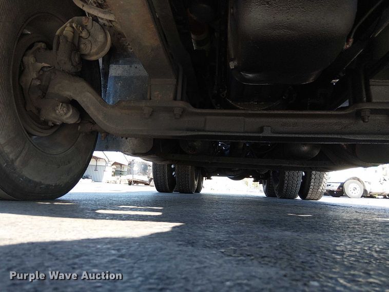 image for item DU3660 2001 International 9100i semi truck