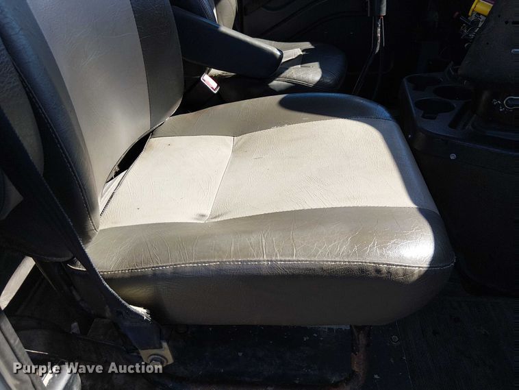 image for item DU3660 2001 International 9100i semi truck