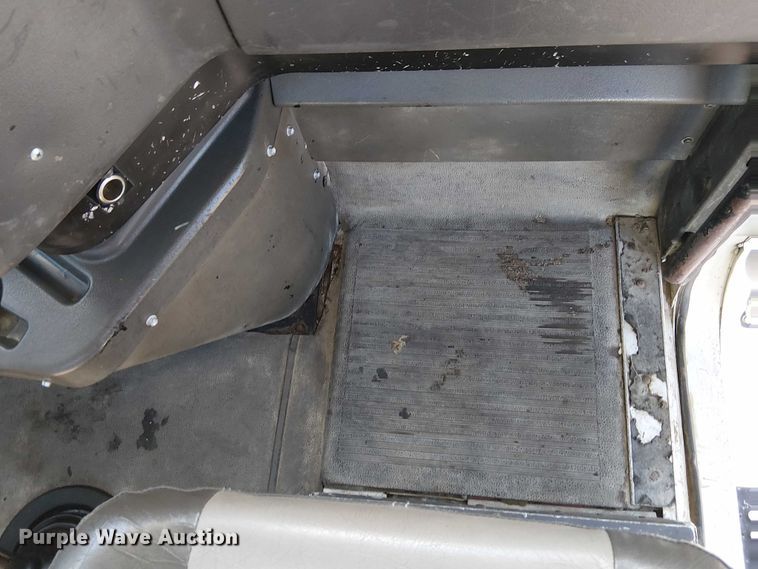 image for item DU3660 2001 International 9100i semi truck