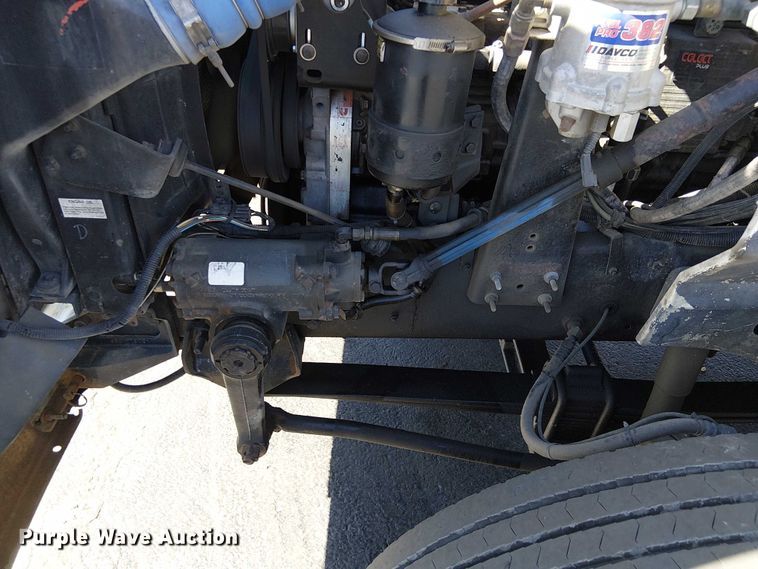 image for item DU3660 2001 International 9100i semi truck