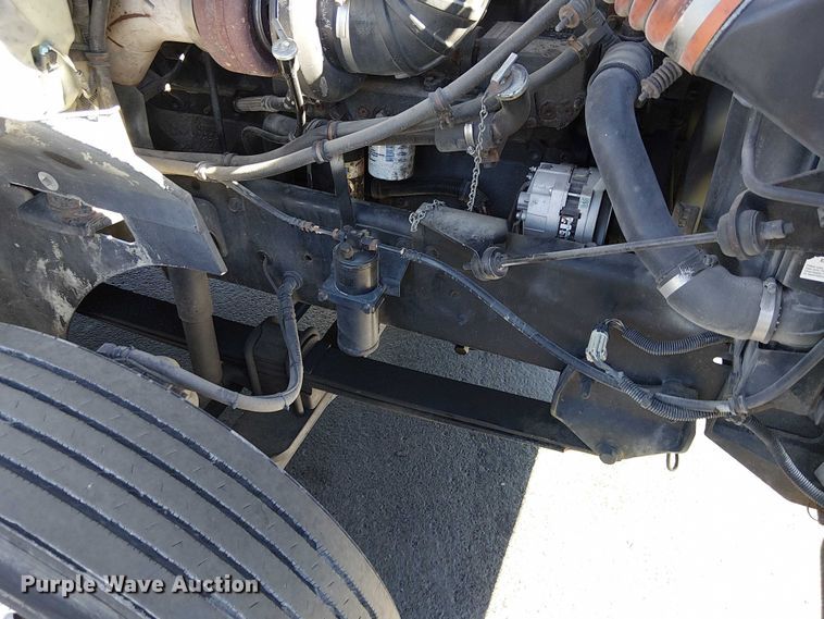 image for item DU3660 2001 International 9100i semi truck