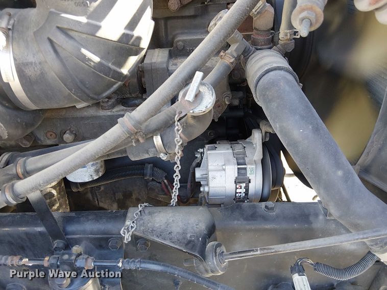 image for item DU3660 2001 International 9100i semi truck