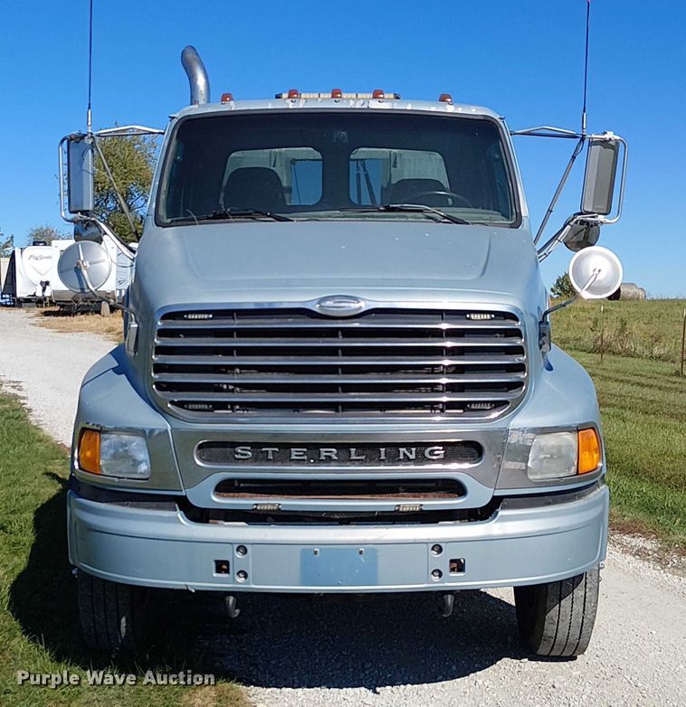 image for item DU3674 2005 Sterling Truck A9500 Series  semi truck