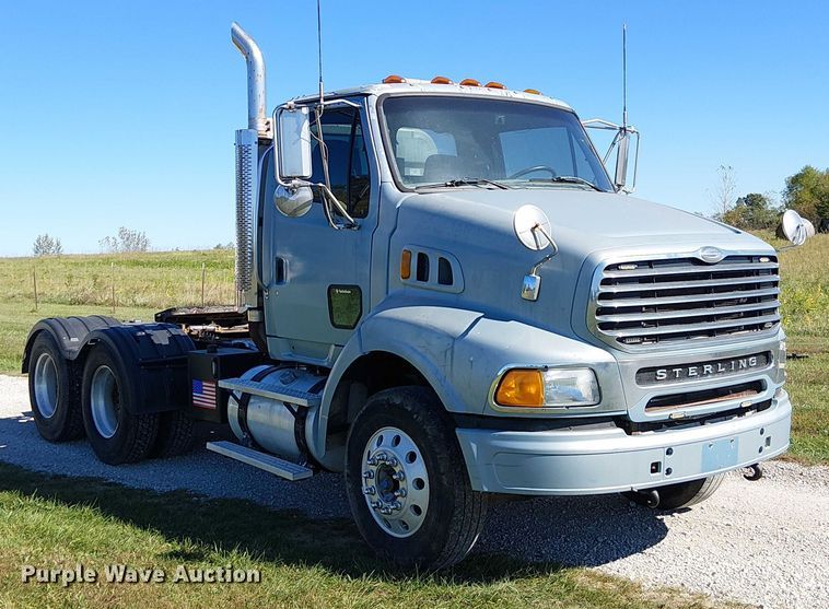 image for item DU3674 2005 Sterling Truck A9500 Series  semi truck