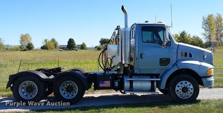 image for item DU3674 2005 Sterling Truck A9500 Series  semi truck