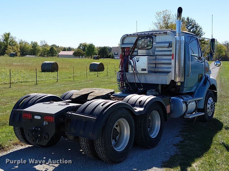 image for item DU3674 2005 Sterling Truck A9500 Series  semi truck