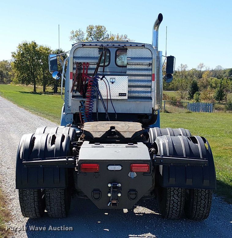 image for item DU3674 2005 Sterling Truck A9500 Series  semi truck