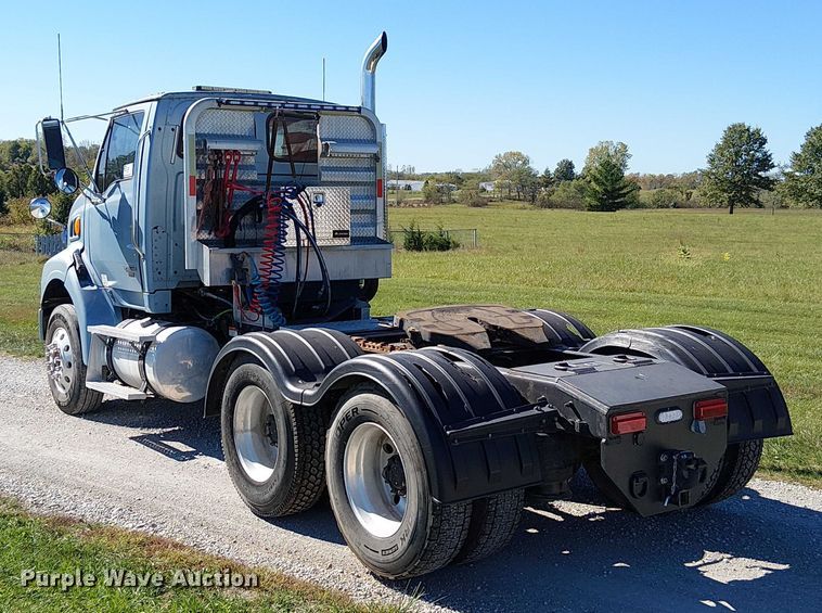 image for item DU3674 2005 Sterling Truck A9500 Series  semi truck