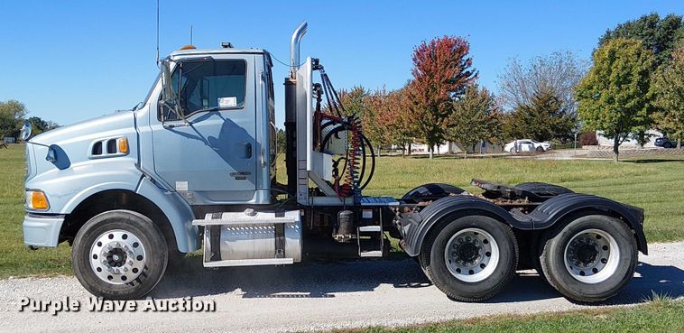 image for item DU3674 2005 Sterling Truck A9500 Series  semi truck