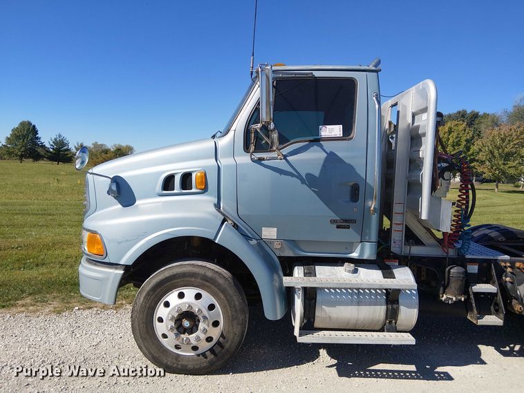 image for item DU3674 2005 Sterling Truck A9500 Series  semi truck