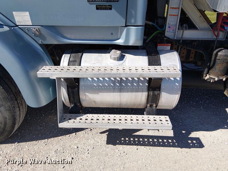 image for item DU3674 2005 Sterling Truck A9500 Series  semi truck