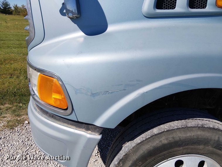 image for item DU3674 2005 Sterling Truck A9500 Series  semi truck
