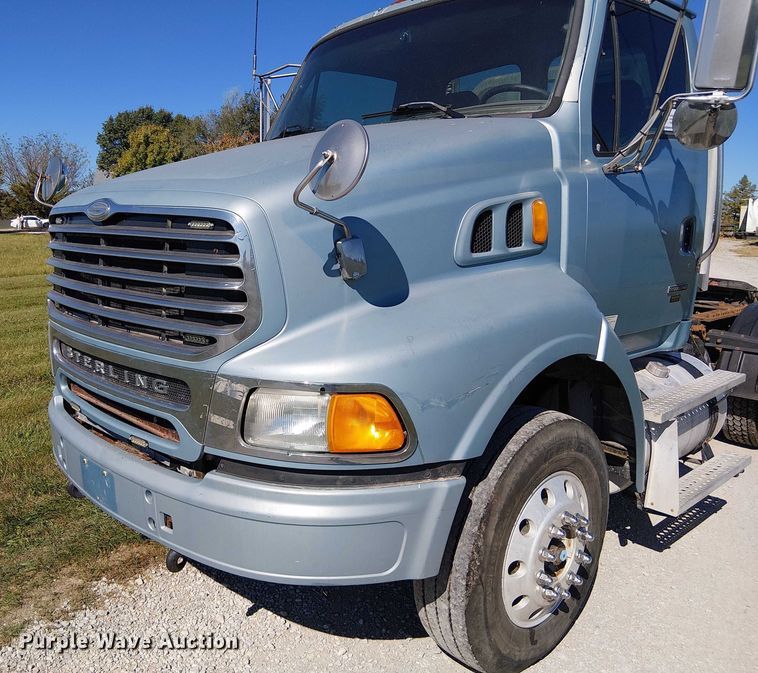 image for item DU3674 2005 Sterling Truck A9500 Series  semi truck
