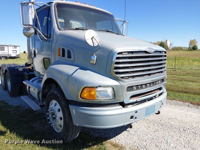 image for item DU3674 2005 Sterling Truck A9500 Series  semi truck