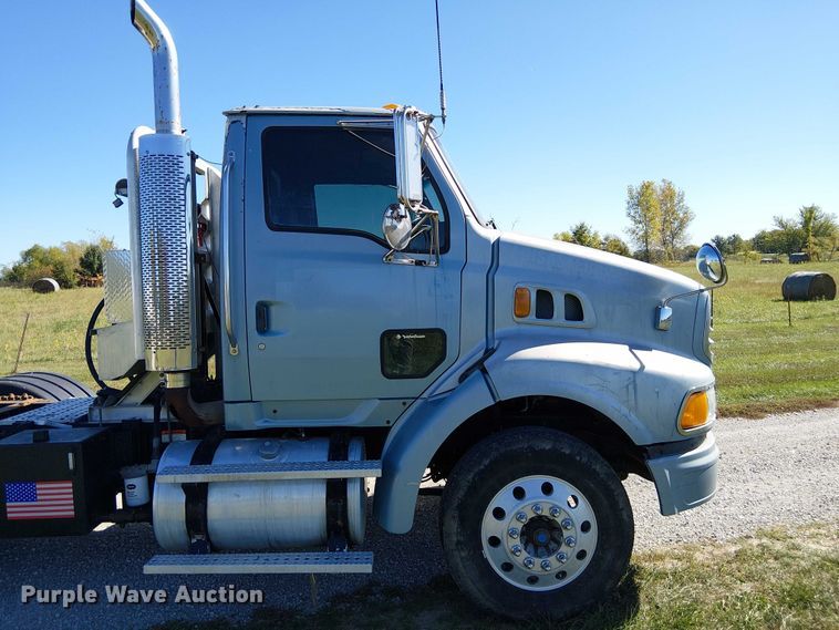 image for item DU3674 2005 Sterling Truck A9500 Series  semi truck