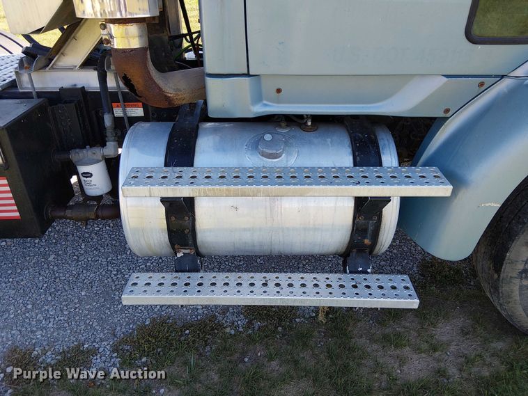 image for item DU3674 2005 Sterling Truck A9500 Series  semi truck