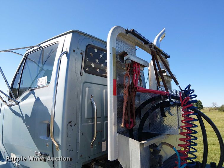 image for item DU3674 2005 Sterling Truck A9500 Series  semi truck