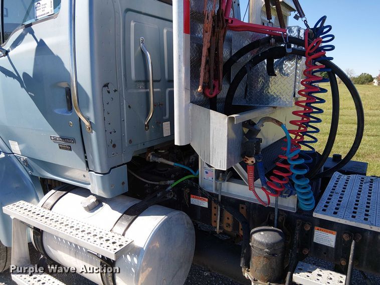 image for item DU3674 2005 Sterling Truck A9500 Series  semi truck