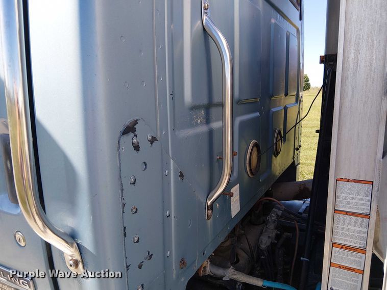 image for item DU3674 2005 Sterling Truck A9500 Series  semi truck