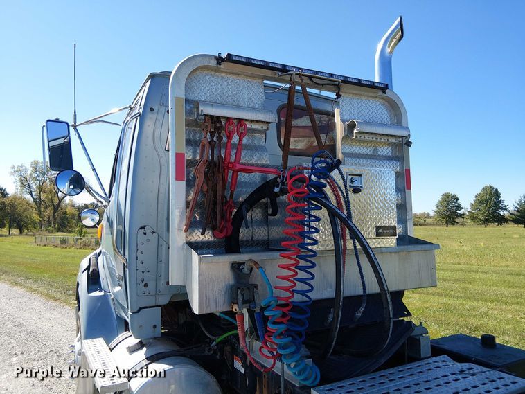 image for item DU3674 2005 Sterling Truck A9500 Series  semi truck