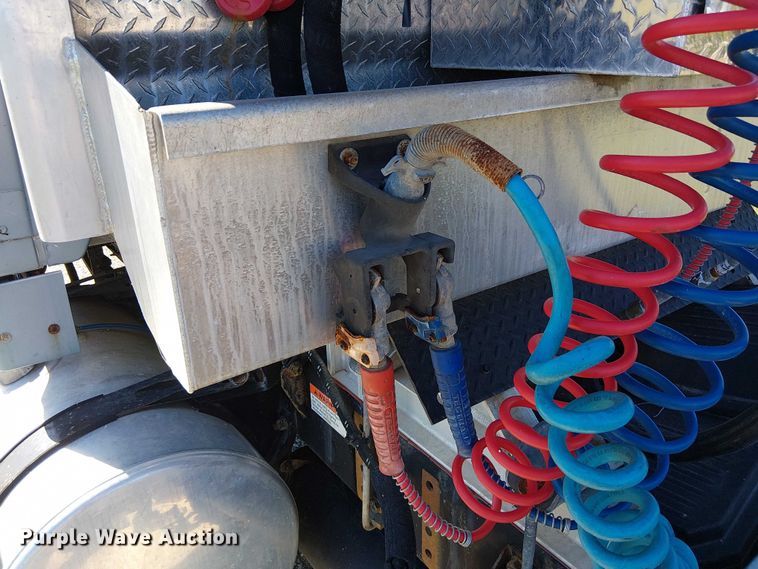 image for item DU3674 2005 Sterling Truck A9500 Series  semi truck