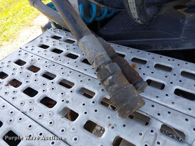 image for item DU3674 2005 Sterling Truck A9500 Series  semi truck