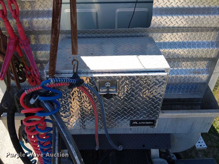 image for item DU3674 2005 Sterling Truck A9500 Series  semi truck