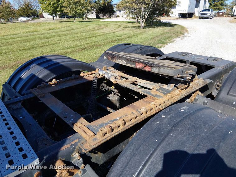 image for item DU3674 2005 Sterling Truck A9500 Series  semi truck