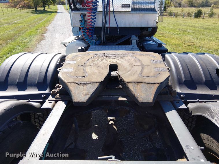 image for item DU3674 2005 Sterling Truck A9500 Series  semi truck